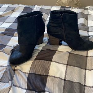 *SOLD* Fergie heeled bootie